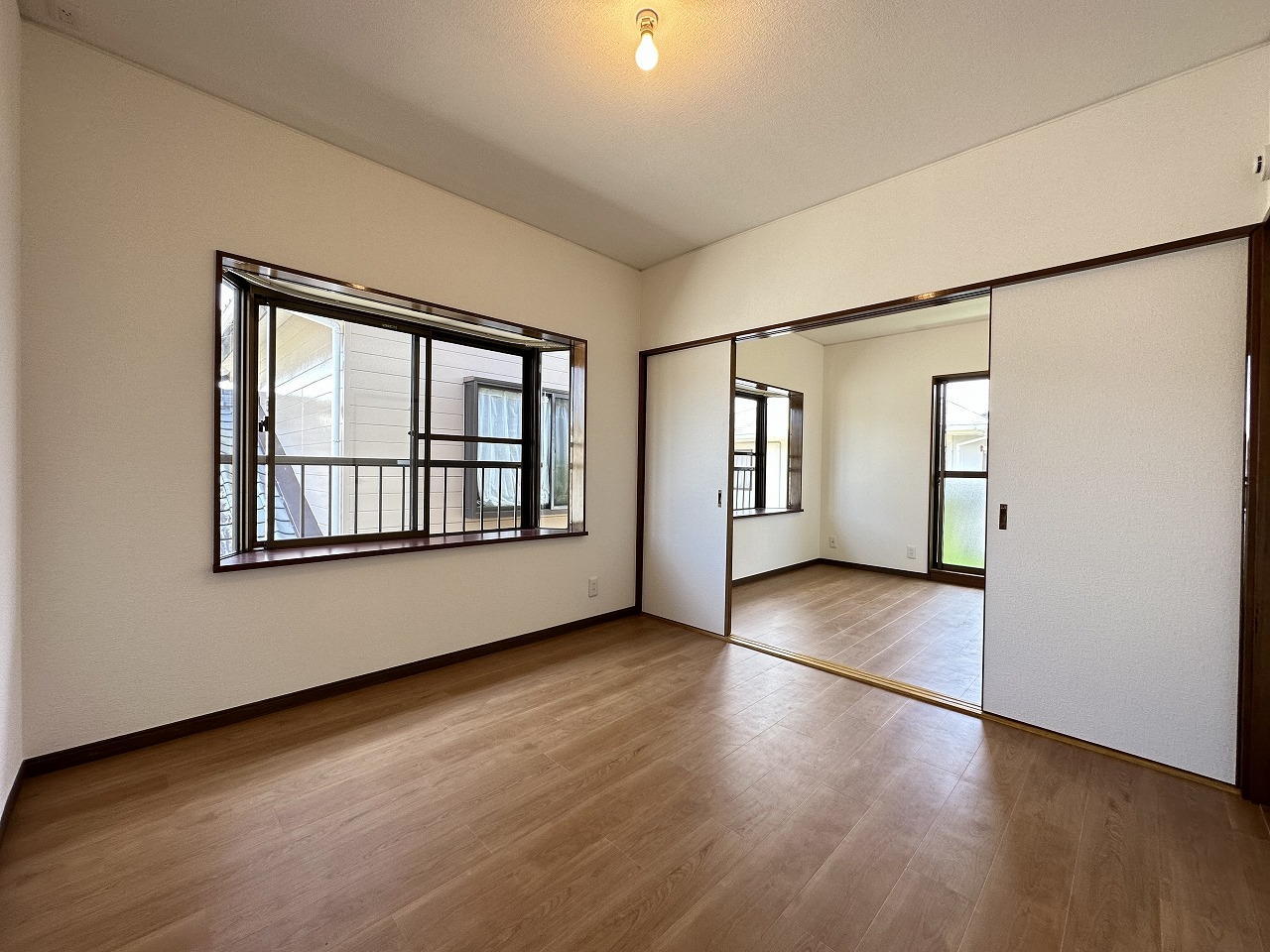 洋室1-1　間仕切りを取って９帖部屋での利用もできます