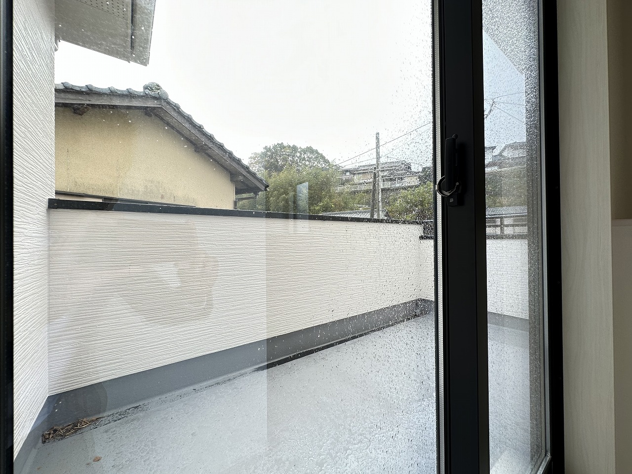 南西側洋室バルコニー
