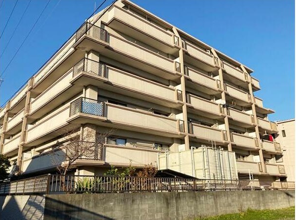 外観 6階建て