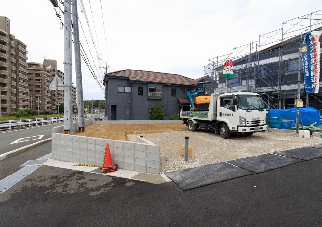 建築中