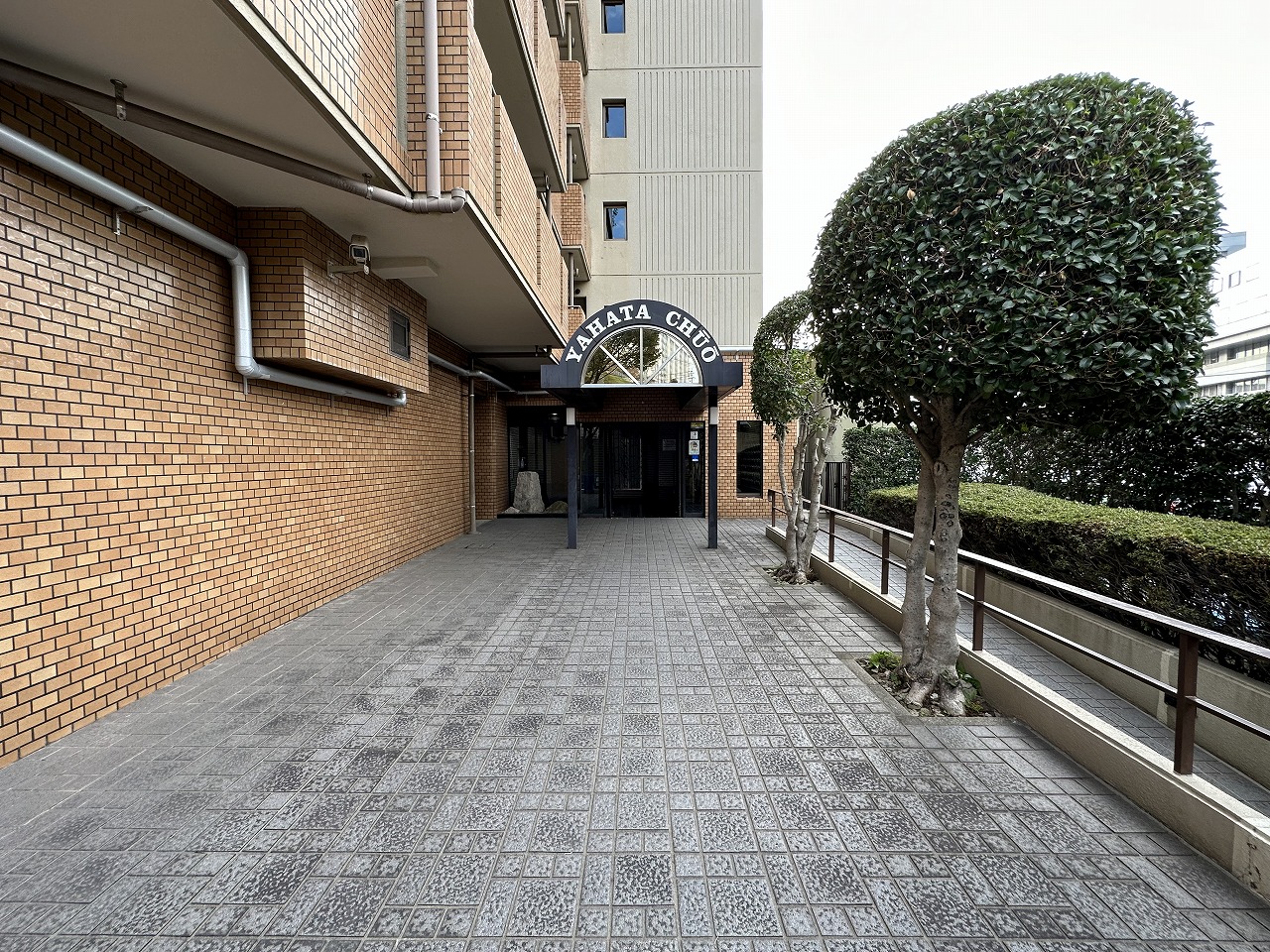 エントランス前