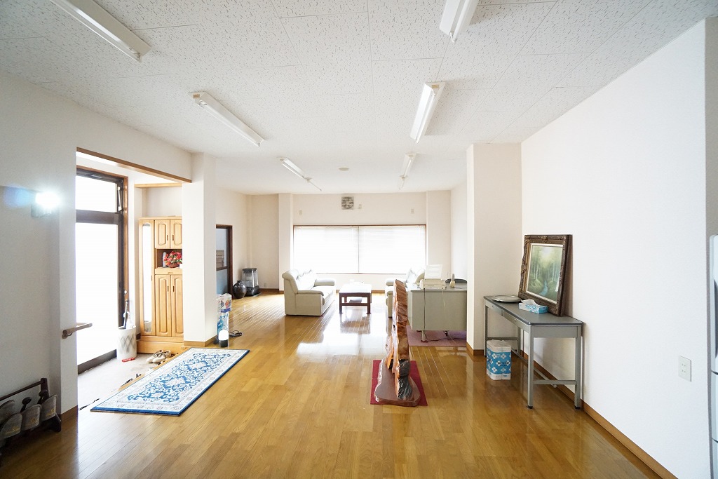 1F28.5帖の洋室です。応接、事務所、教室、スタジオ等の用途でも可能なスペースです。