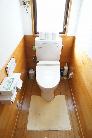 2Fトイレです。すぐ横には男性用トイレも備えております。