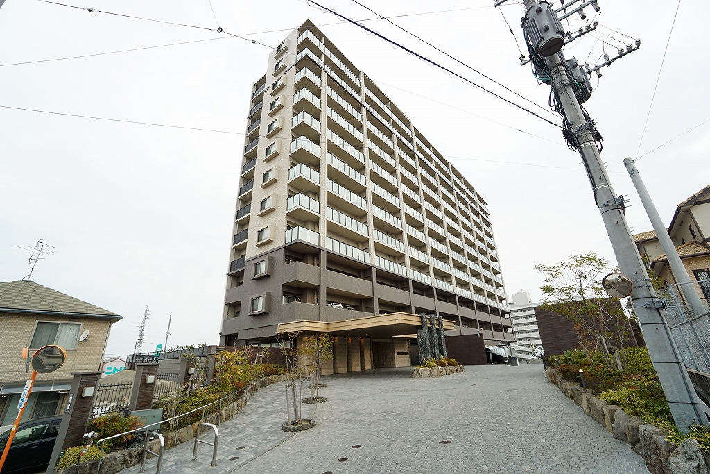 総戸数は88戸あります。管理人さんは通勤ですがいらっしゃいますので便利で、管理状態が良いです。管理費や修繕積立金等は総戸数で割るので将来的にみても経済的です。