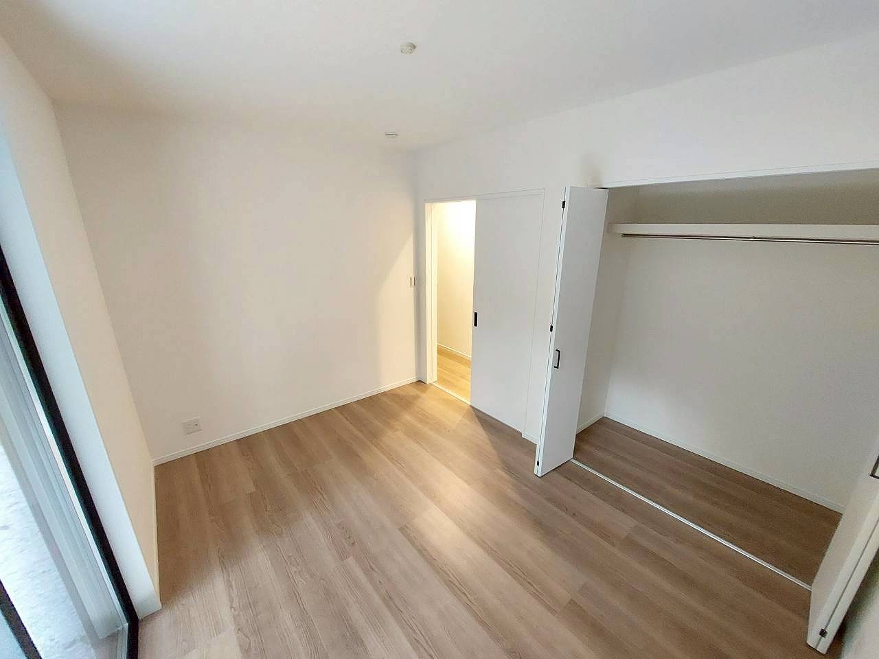 洋室1　しっかりした収納付き♪