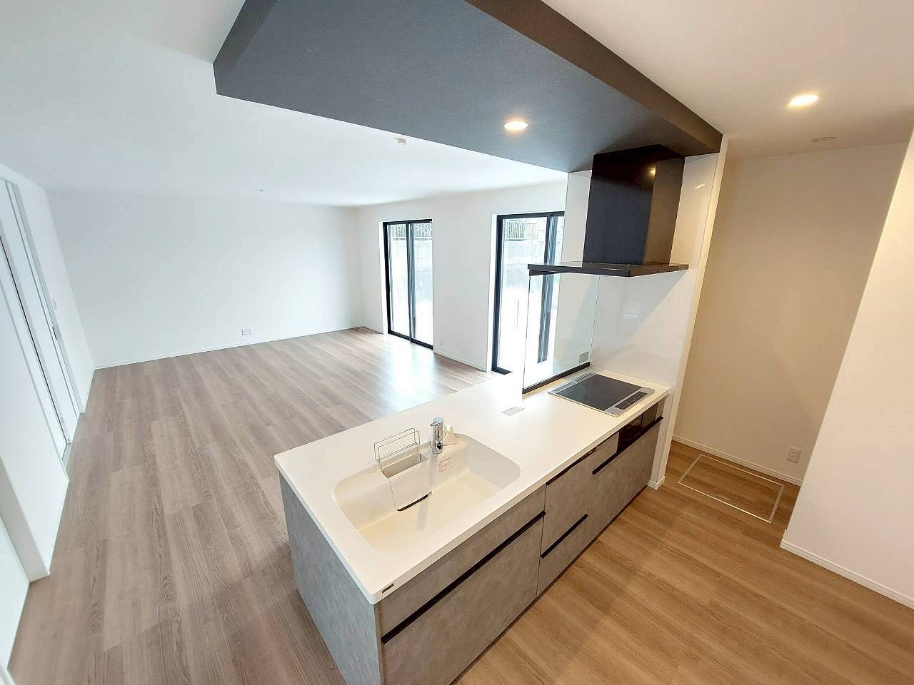 キッチン　ペニシュラン型で食洗器付の対面式キッチンです♪