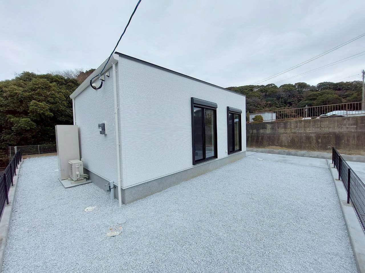 外観　バーベキューや広めのお庭として人口芝等を敷かれても、充分な空間を楽しめますよ♪