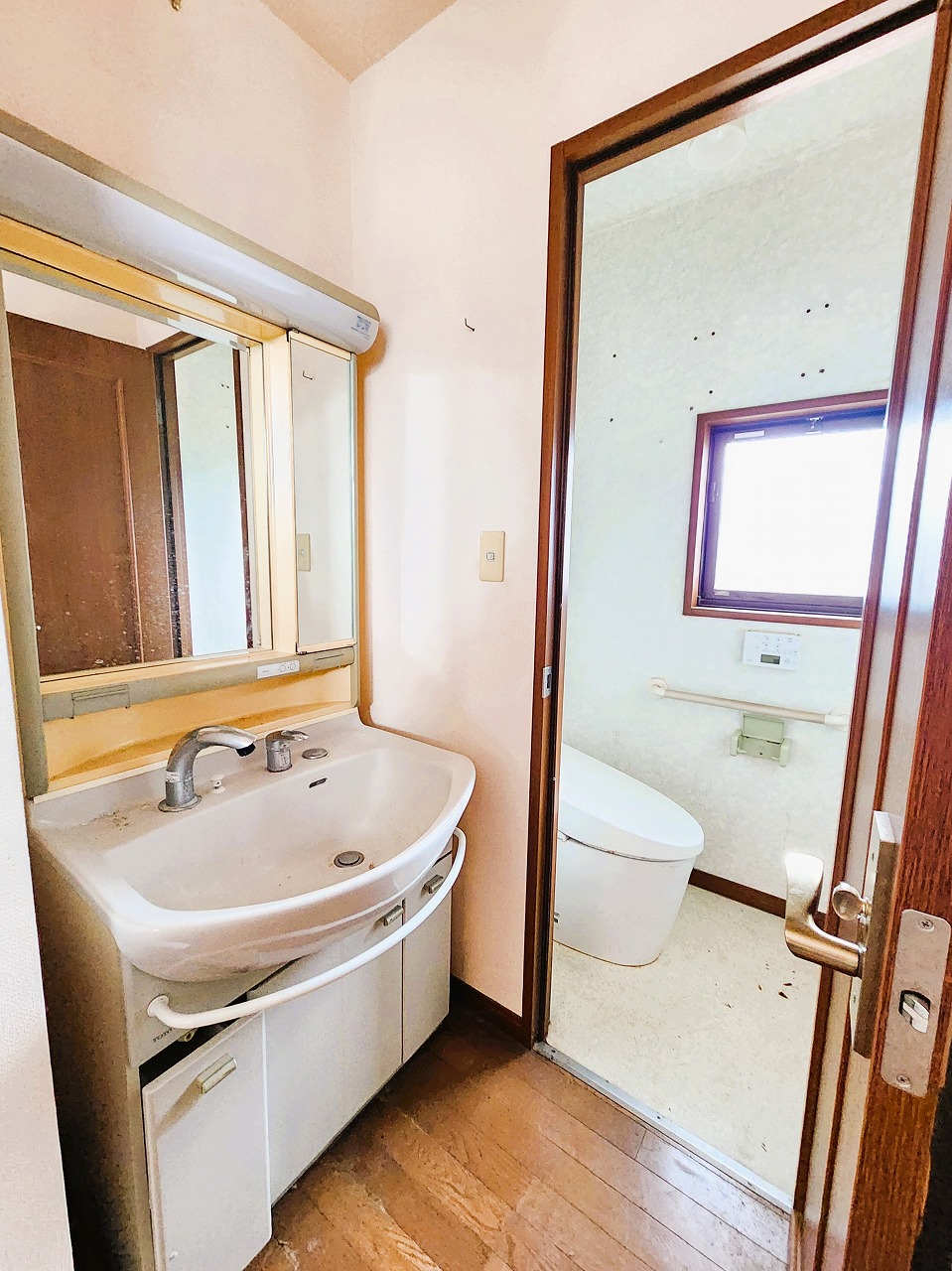 トイレ洗面台2階