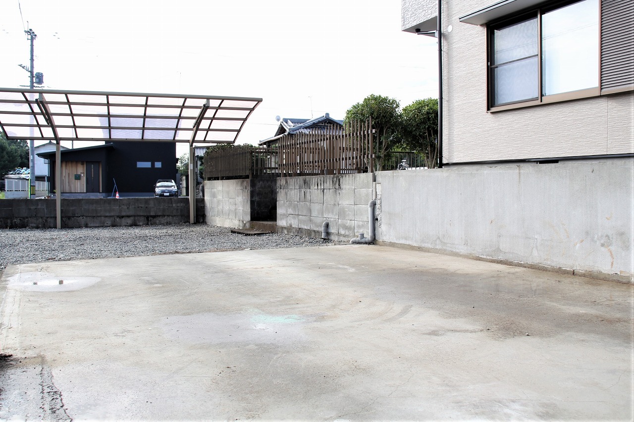駐車場３台