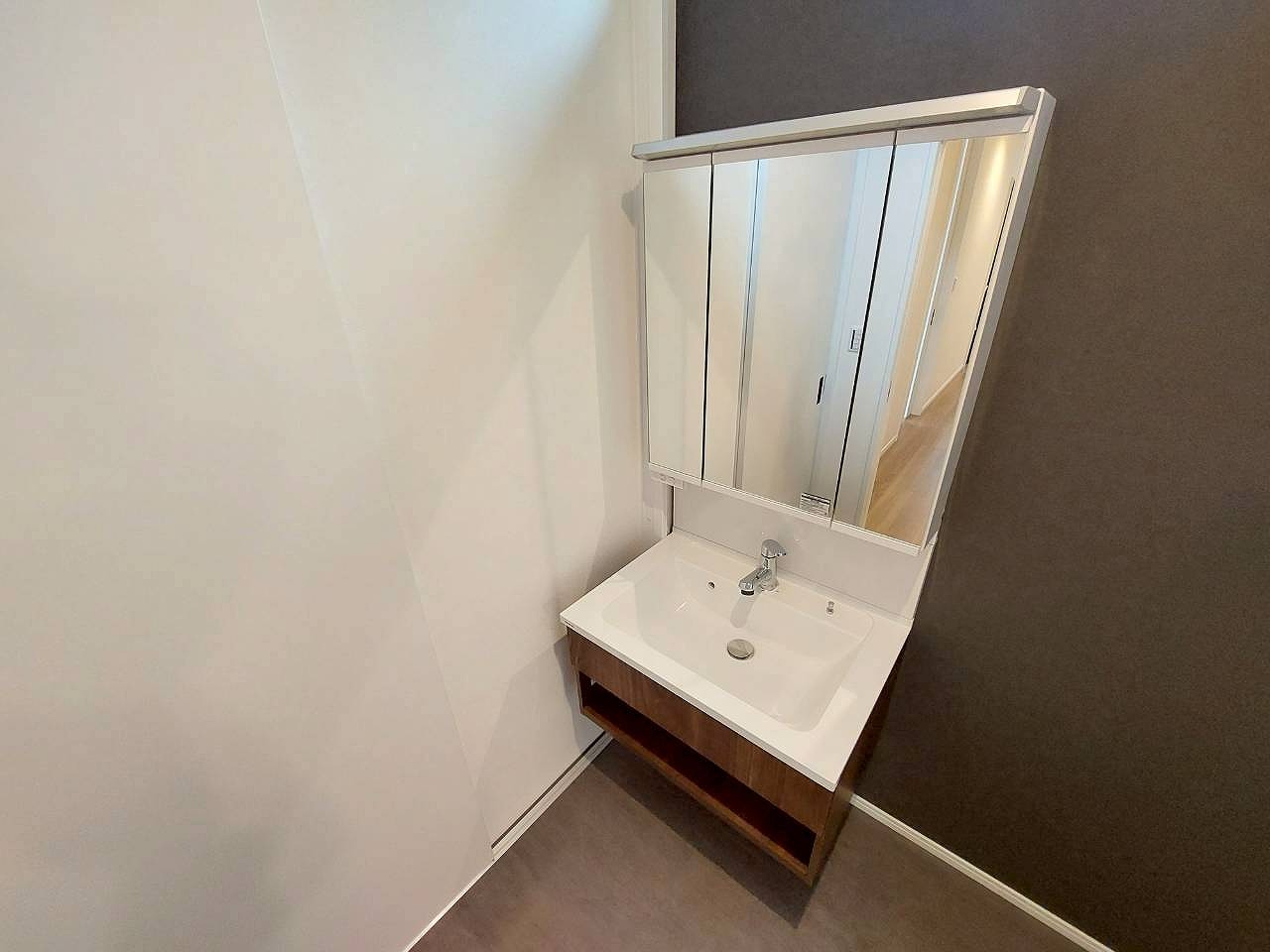 シャンプードレッサー　三面鏡で使いやすいです♪