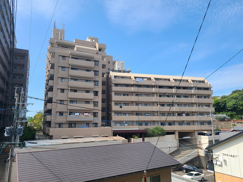 外観 総戸数116戸の大型マンション♪ 35号線傍で周辺利便施設も充実♪