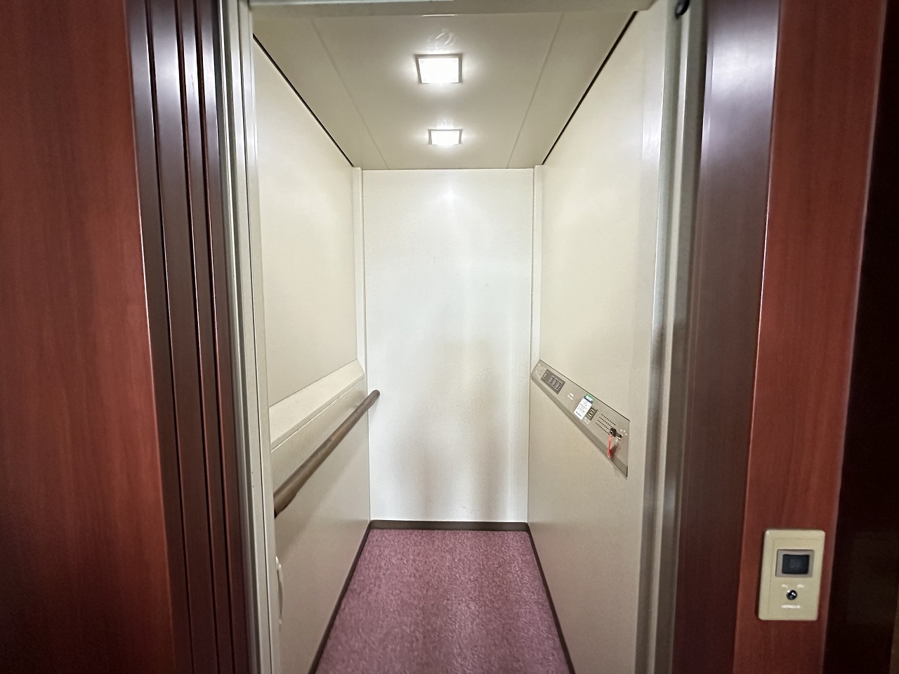 ホームエレベーター内部です。各階への荷物の上げ下ろし等が楽になります。